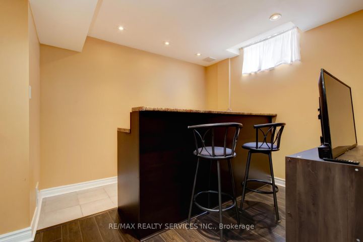 Photo 32 at 47 Cape Dorset Crescent, Wellington, Brampton