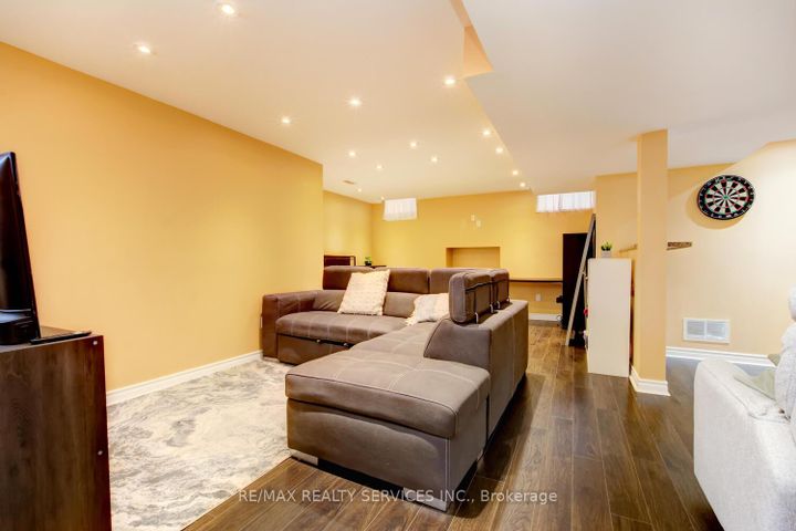 Photo 34 at 47 Cape Dorset Crescent, Wellington, Brampton