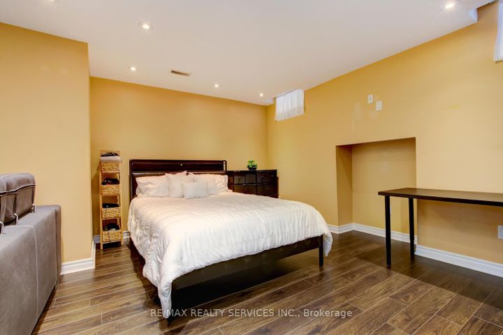 Photo 35 at 47 Cape Dorset Crescent, Wellington, Brampton