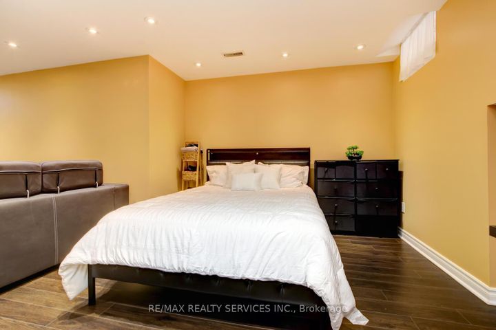 Photo 36 at 47 Cape Dorset Crescent, Wellington, Brampton