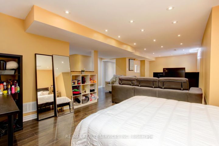 Photo 37 at 47 Cape Dorset Crescent, Wellington, Brampton