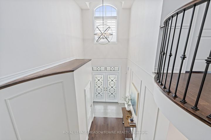 Photo 8 at 10 Silver Pond Drive, Georgetown, Halton Hills