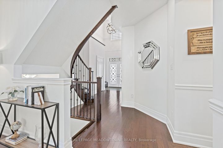 Photo 9 at 10 Silver Pond Drive, Georgetown, Halton Hills