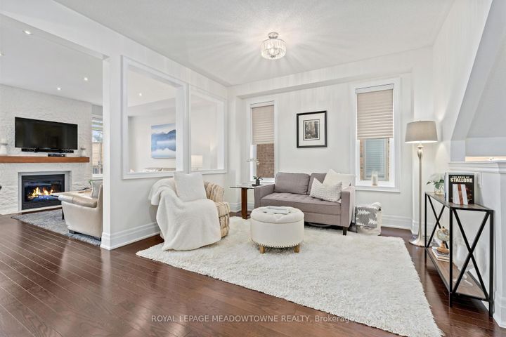 Photo 10 at 10 Silver Pond Drive, Georgetown, Halton Hills