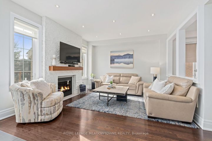 Photo 12 at 10 Silver Pond Drive, Georgetown, Halton Hills