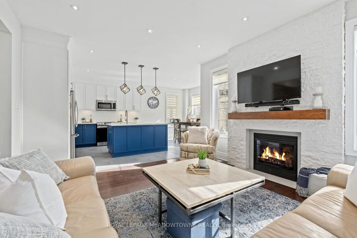 Photo 13 at 10 Silver Pond Drive, Georgetown, Halton Hills