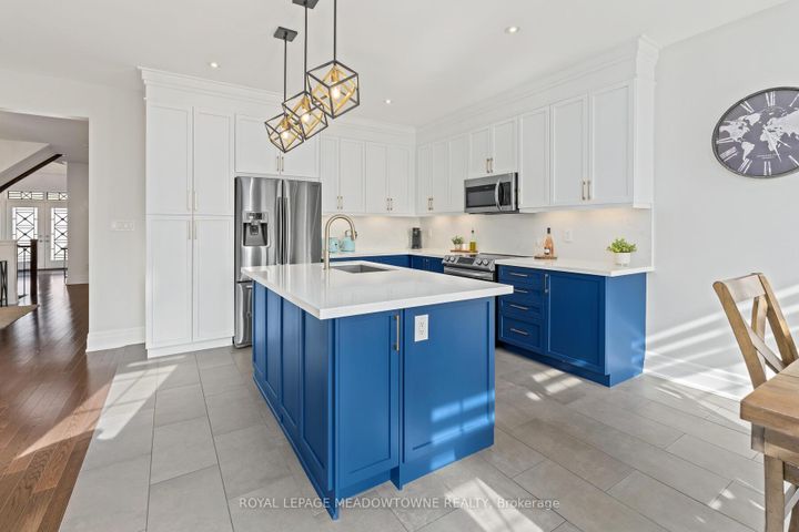 Photo 14 at 10 Silver Pond Drive, Georgetown, Halton Hills