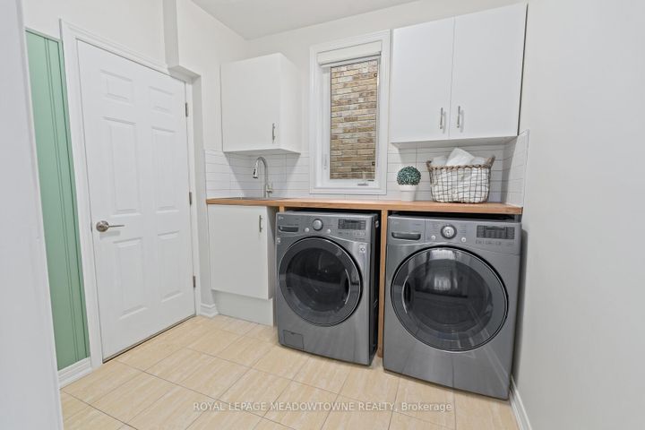 Photo 19 at 10 Silver Pond Drive, Georgetown, Halton Hills