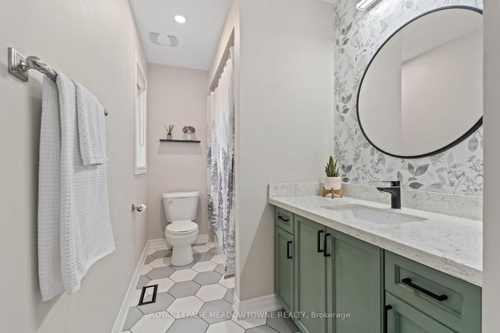 Photo 30 at 10 Silver Pond Drive, Georgetown, Halton Hills