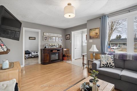 Photo 3 at 307 Kenwood Avenue, Keswick South, Georgina