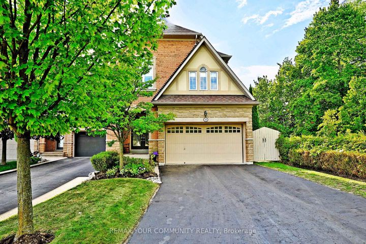 Photo 3 at 55 Carriage House Court, Jefferson, Richmond Hill