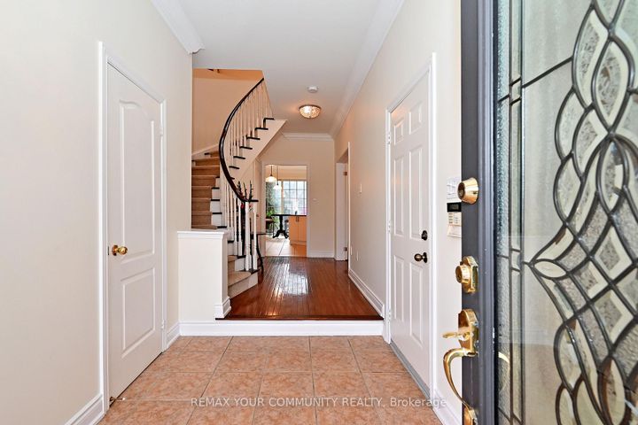 Photo 5 at 55 Carriage House Court, Jefferson, Richmond Hill