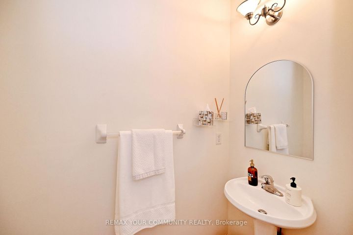 Photo 24 at 55 Carriage House Court, Jefferson, Richmond Hill