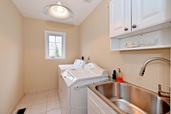 Photo 35 at 55 Carriage House Court, Jefferson, Richmond Hill