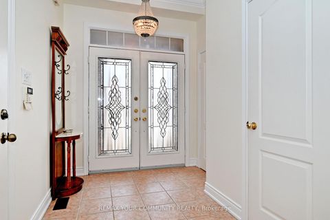 Photo 4 at 55 Carriage House Court, Jefferson, Richmond Hill