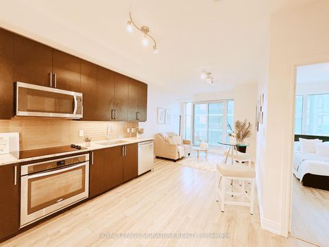 Photo 5 at 710 - 9600 Yonge Street, North Richvale, Richmond Hill