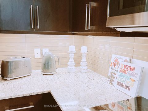 Photo 6 at 710 - 9600 Yonge Street, North Richvale, Richmond Hill