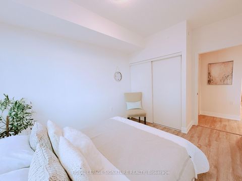 Photo 10 at 710 - 9600 Yonge Street, North Richvale, Richmond Hill