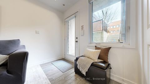 Photo 2 at 1B - 867 Wilson Avenue, CFB, Toronto