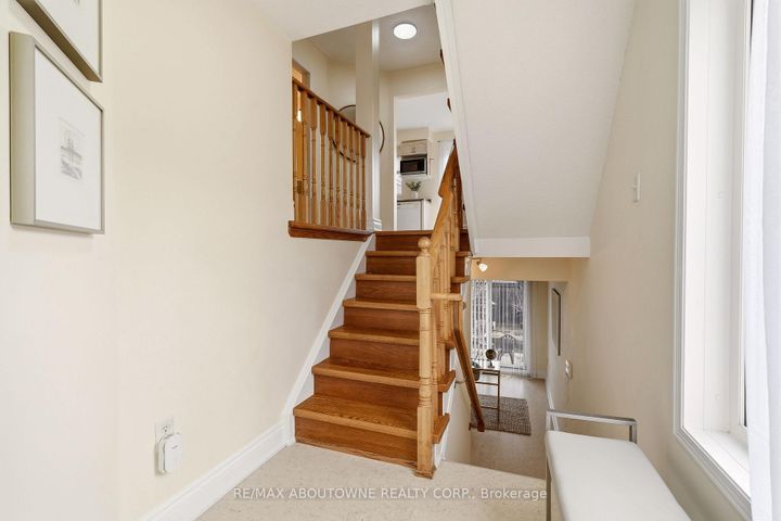 Photo 2 at 408 Fairgate Way, WC Wedgewood Creek, Oakville