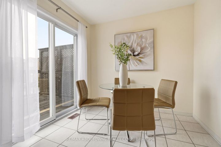 Photo 7 at 408 Fairgate Way, WC Wedgewood Creek, Oakville