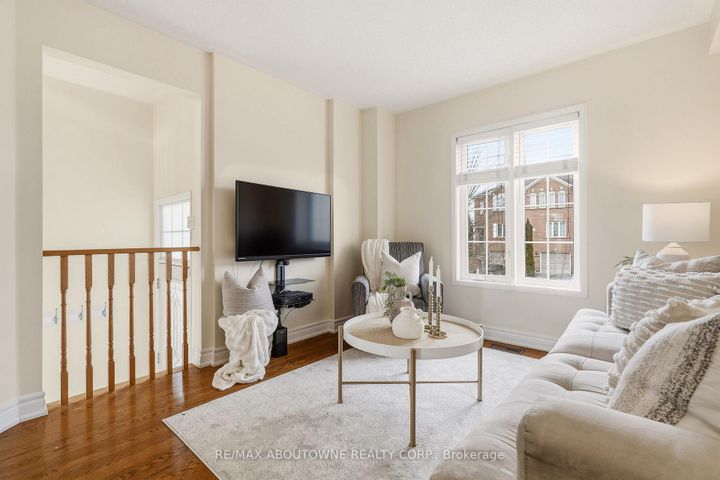 Photo 10 at 408 Fairgate Way, WC Wedgewood Creek, Oakville