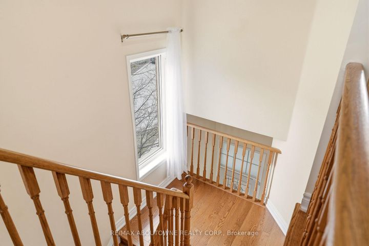 Photo 16 at 408 Fairgate Way, WC Wedgewood Creek, Oakville