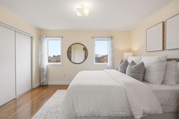 Photo 17 at 408 Fairgate Way, WC Wedgewood Creek, Oakville