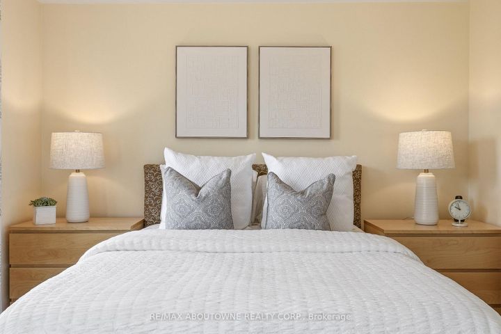 Photo 18 at 408 Fairgate Way, WC Wedgewood Creek, Oakville