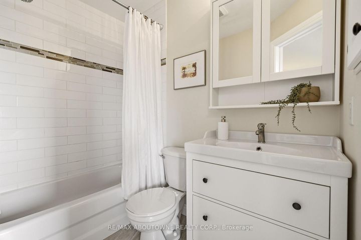 Photo 20 at 408 Fairgate Way, WC Wedgewood Creek, Oakville