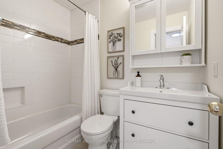 Photo 23 at 408 Fairgate Way, WC Wedgewood Creek, Oakville