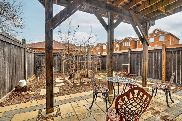 Photo 32 at 408 Fairgate Way, WC Wedgewood Creek, Oakville