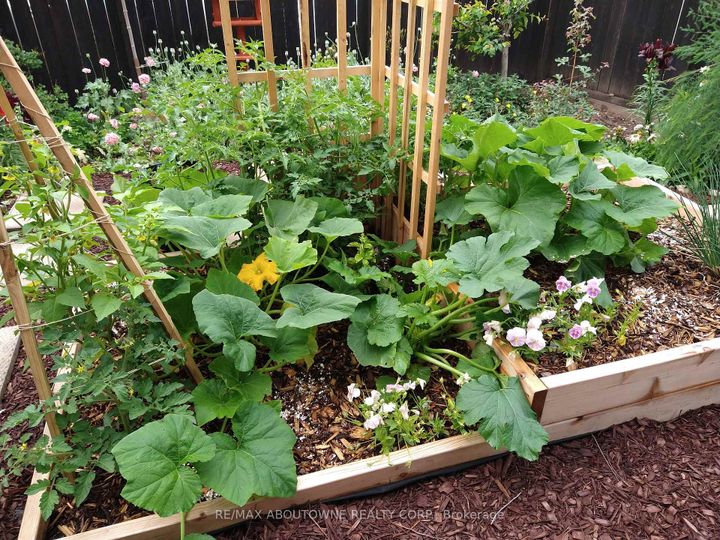 Photo 36 at 408 Fairgate Way, WC Wedgewood Creek, Oakville