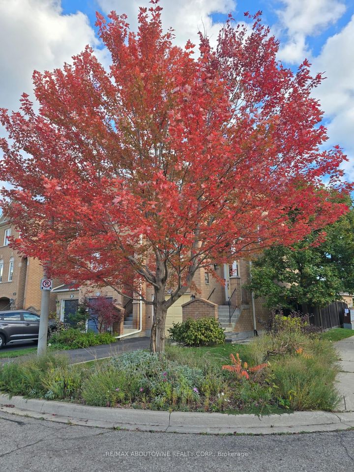 Photo 37 at 408 Fairgate Way, WC Wedgewood Creek, Oakville