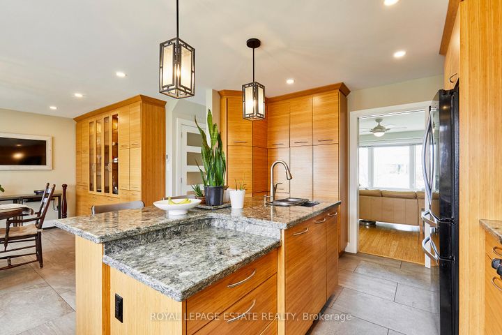 Photo 2 at 1078 Roundelay Court, McLaughlin, Oshawa