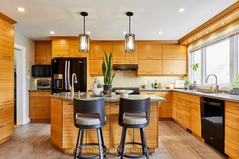 Photo 1 at 1078 Roundelay Court, McLaughlin, Oshawa