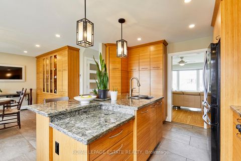 Photo 2 at 1078 Roundelay Court, McLaughlin, Oshawa