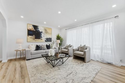 Photo 7 at 6 Bonnyview Drive, Queensway, Toronto