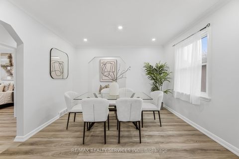 Photo 9 at 6 Bonnyview Drive, Queensway, Toronto