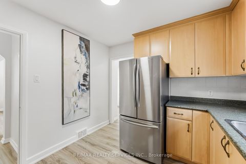 Photo 12 at 6 Bonnyview Drive, Queensway, Toronto