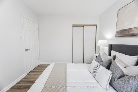 Photo 20 at 6 Bonnyview Drive, Queensway, Toronto
