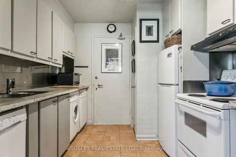 Photo 14 at 1001 - 575 Avenue Road S, St. Clair, Toronto