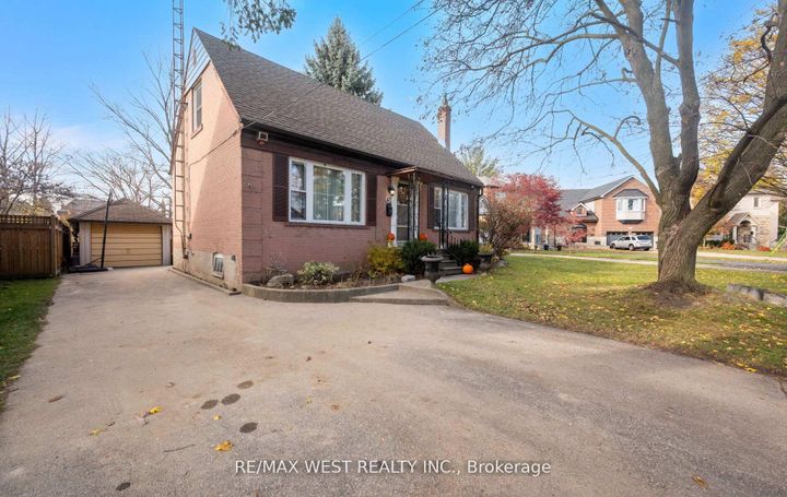 Photo 2 at 57 Westglen Crescent, City Centre West, Toronto