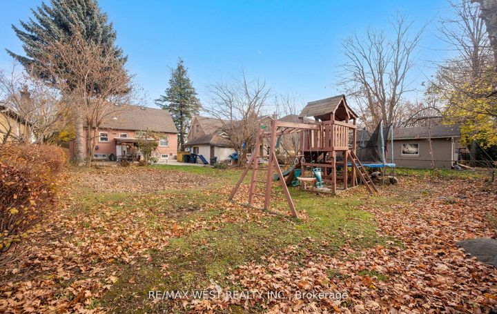 Photo 9 at 57 Westglen Crescent, City Centre West, Toronto