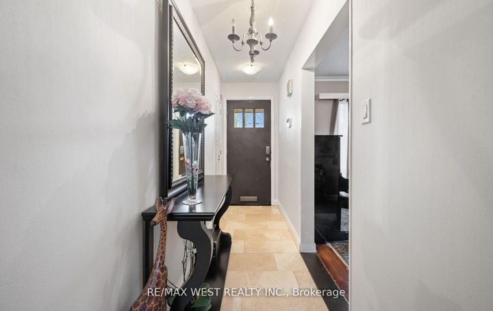 Photo 11 at 57 Westglen Crescent, City Centre West, Toronto