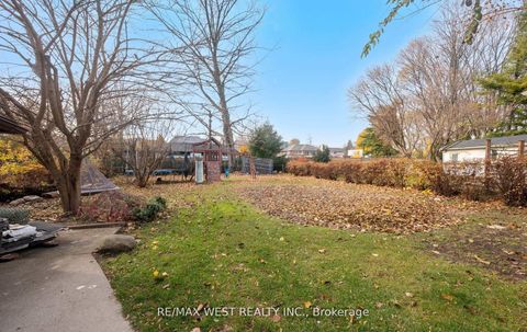 Photo 6 at 57 Westglen Crescent, City Centre West, Toronto