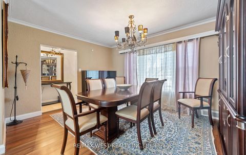 Photo 18 at 57 Westglen Crescent, City Centre West, Toronto