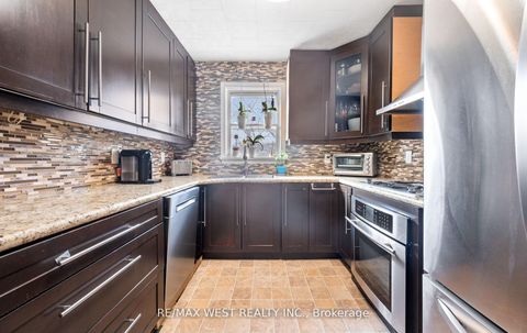 Photo 21 at 57 Westglen Crescent, City Centre West, Toronto