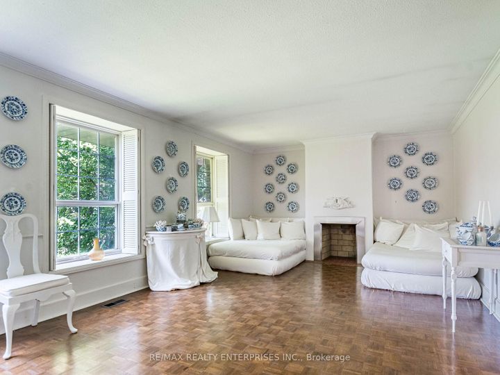 Photo 1 at 285 Pinetree Way, Mineola, Mississauga