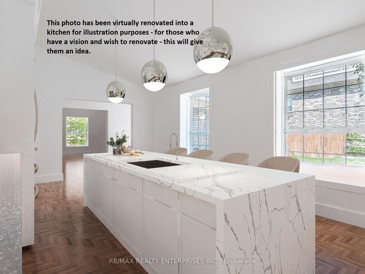 Photo 7 at 285 Pinetree Way, Mineola, Mississauga